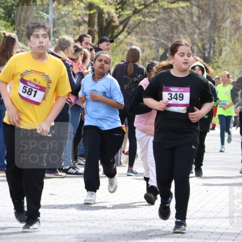 12.04.2026 - 45. Internationalen Wilhelmsburger Insellauf Strokosch-Dieckow http://msf.ph/oto/9492220 12.04.2026 14:52:07 Ziel 341, 349 meine-sportfotos.de
