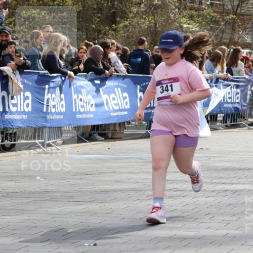 12.04.2026 - 45. Internationalen Wilhelmsburger Insellauf Strokosch-Dieckow http://msf.ph/oto/9492265 12.04.2026 14:52:01 Ziel 520, 350, 892, 490, 114, 341 meine-sportfotos.de