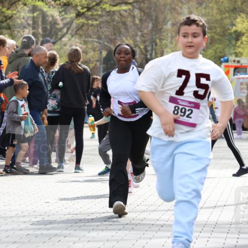 12.04.2026 - 45. Internationalen Wilhelmsburger Insellauf Strokosch-Dieckow http://msf.ph/oto/9492291 12.04.2026 14:51:57 Ziel 520, 350, 892, 490, 114, 341 meine-sportfotos.de