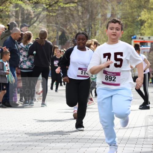 12.04.2026 - 45. Internationalen Wilhelmsburger Insellauf Strokosch-Dieckow http://msf.ph/oto/9492303 12.04.2026 14:51:57 Ziel 520, 350, 892, 490, 114, 341 meine-sportfotos.de