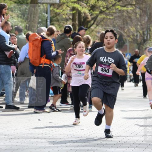 12.04.2026 - 45. Internationalen Wilhelmsburger Insellauf Strokosch-Dieckow http://msf.ph/oto/9492331 12.04.2026 14:51:55 Ziel 520, 350, 892, 490, 114 meine-sportfotos.de