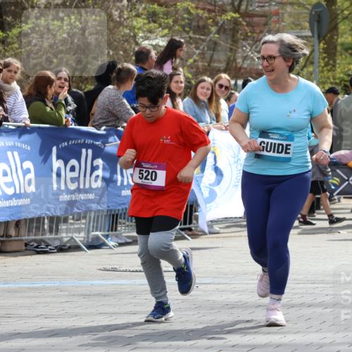 12.04.2026 - 45. Internationalen Wilhelmsburger Insellauf Strokosch-Dieckow http://msf.ph/oto/9492338 12.04.2026 14:51:51 Ziel 394, 520, 350 meine-sportfotos.de