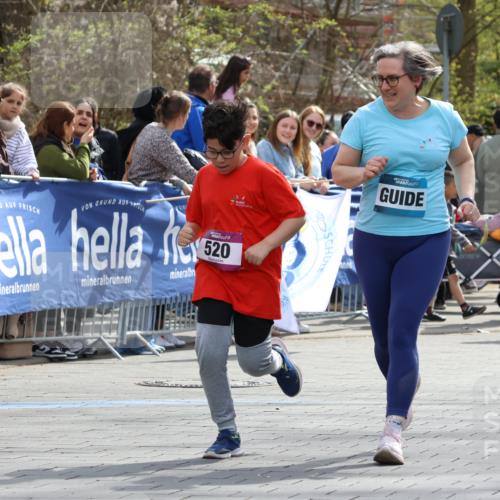 12.04.2026 - 45. Internationalen Wilhelmsburger Insellauf Strokosch-Dieckow http://msf.ph/oto/9492342 12.04.2026 14:51:51 Ziel 394, 520, 350 meine-sportfotos.de