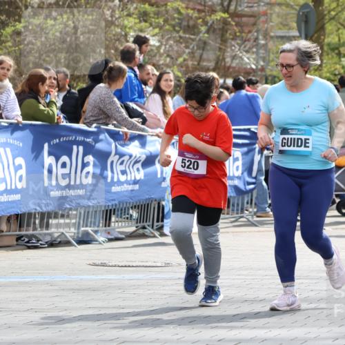 12.04.2026 - 45. Internationalen Wilhelmsburger Insellauf Strokosch-Dieckow http://msf.ph/oto/9492358 12.04.2026 14:51:51 Ziel 394, 520, 350 meine-sportfotos.de