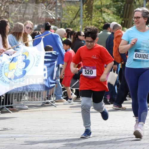 12.04.2026 - 45. Internationalen Wilhelmsburger Insellauf Strokosch-Dieckow http://msf.ph/oto/9492361 12.04.2026 14:51:49 Ziel 394 meine-sportfotos.de