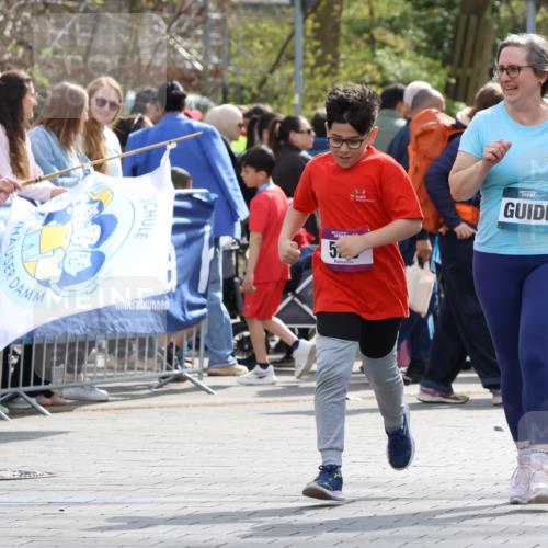 12.04.2026 - 45. Internationalen Wilhelmsburger Insellauf Strokosch-Dieckow http://msf.ph/oto/9492365 12.04.2026 14:51:49 Ziel 394 meine-sportfotos.de