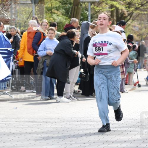 12.04.2026 - 45. Internationalen Wilhelmsburger Insellauf Strokosch-Dieckow http://msf.ph/oto/9492428 12.04.2026 14:51:36 Ziel 1071, 523, 363, 342, 505, 891, 512 meine-sportfotos.de
