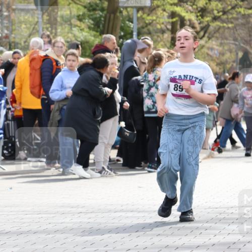 12.04.2026 - 45. Internationalen Wilhelmsburger Insellauf Strokosch-Dieckow http://msf.ph/oto/9492442 12.04.2026 14:51:35 Ziel 1071, 523, 363, 342, 505, 891, 512 meine-sportfotos.de