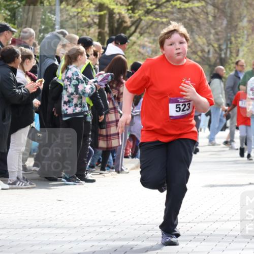 12.04.2026 - 45. Internationalen Wilhelmsburger Insellauf Strokosch-Dieckow http://msf.ph/oto/9492453 12.04.2026 14:51:31 Ziel 390, 399, 884, 648, 1071, 523, 363, 342, 505 meine-sportfotos.de