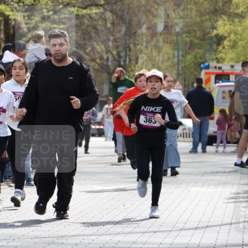 12.04.2026 - 45. Internationalen Wilhelmsburger Insellauf Strokosch-Dieckow http://msf.ph/oto/9492501 12.04.2026 14:51:28 Ziel 390, 399, 884, 648, 1071, 523, 363, 342 meine-sportfotos.de