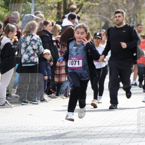 12.04.2026 - 45. Internationalen Wilhelmsburger Insellauf Strokosch-Dieckow http://msf.ph/oto/9492516 12.04.2026 14:51:26 Ziel 374, 390, 399, 884, 648, 1071 meine-sportfotos.de