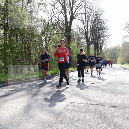 12.04.2026 - 45. Internationalen Wilhelmsburger Insellauf Yannick Fuchs http://msf.ph/oto/9492530 12.04.2026 10:45:02 Laufen 2915, 2808, 2744, 2067 meine-sportfotos.de