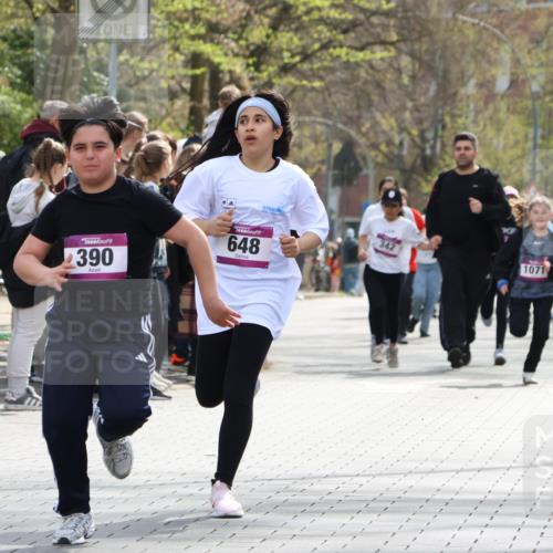 12.04.2026 - 45. Internationalen Wilhelmsburger Insellauf Strokosch-Dieckow http://msf.ph/oto/9492537 12.04.2026 14:51:23 Ziel 358, 1072, 374, 390, 399, 884, 648 meine-sportfotos.de