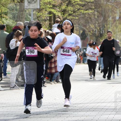 12.04.2026 - 45. Internationalen Wilhelmsburger Insellauf Strokosch-Dieckow http://msf.ph/oto/9492544 12.04.2026 14:51:23 Ziel 358, 1072, 374, 390, 399, 884, 648 meine-sportfotos.de