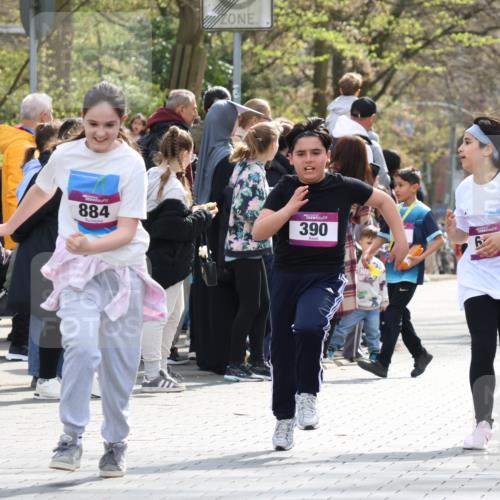 12.04.2026 - 45. Internationalen Wilhelmsburger Insellauf Strokosch-Dieckow http://msf.ph/oto/9492554 12.04.2026 14:51:22 Ziel 358, 1072, 374, 390, 399, 884, 648 meine-sportfotos.de