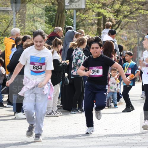 12.04.2026 - 45. Internationalen Wilhelmsburger Insellauf Strokosch-Dieckow http://msf.ph/oto/9492557 12.04.2026 14:51:22 Ziel 358, 1072, 374, 390, 399, 884, 648 meine-sportfotos.de