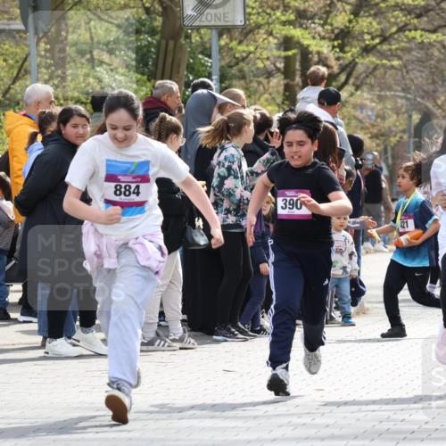 12.04.2026 - 45. Internationalen Wilhelmsburger Insellauf Strokosch-Dieckow http://msf.ph/oto/9492565 12.04.2026 14:51:22 Ziel 358, 1072, 374, 390, 399, 884, 648 meine-sportfotos.de