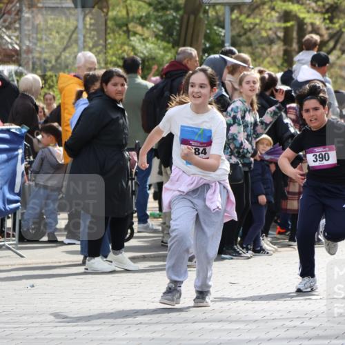 12.04.2026 - 45. Internationalen Wilhelmsburger Insellauf Strokosch-Dieckow http://msf.ph/oto/9492568 12.04.2026 14:51:22 Ziel 358, 1072, 374, 390, 399, 884, 648 meine-sportfotos.de