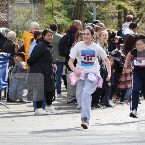 12.04.2026 - 45. Internationalen Wilhelmsburger Insellauf Strokosch-Dieckow http://msf.ph/oto/9492577 12.04.2026 14:51:22 Ziel 358, 1072, 374, 390, 399, 884, 648 meine-sportfotos.de