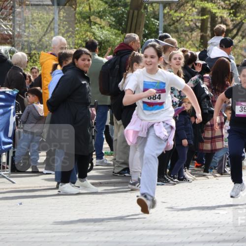 12.04.2026 - 45. Internationalen Wilhelmsburger Insellauf Strokosch-Dieckow http://msf.ph/oto/9492580 12.04.2026 14:51:22 Ziel 358, 1072, 374, 390, 399, 884, 648 meine-sportfotos.de