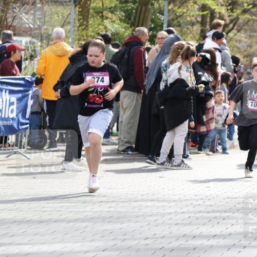 12.04.2026 - 45. Internationalen Wilhelmsburger Insellauf Strokosch-Dieckow http://msf.ph/oto/9492616 12.04.2026 14:51:16 Ziel 435, 1051, 544, 444, 868, 852, 358, 1072, 374 meine-sportfotos.de
