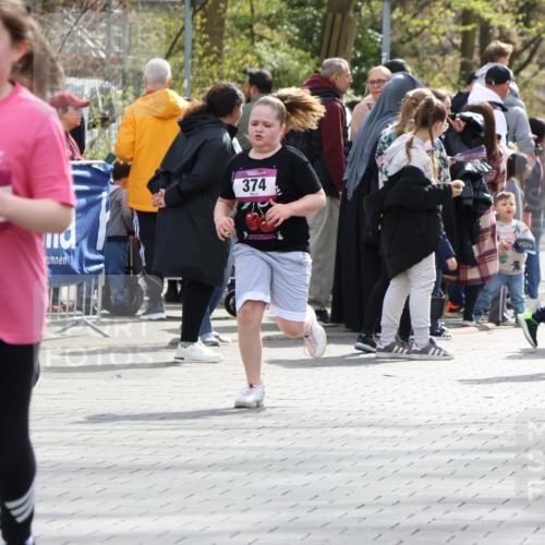 12.04.2026 - 45. Internationalen Wilhelmsburger Insellauf Strokosch-Dieckow http://msf.ph/oto/9492624 12.04.2026 14:51:16 Ziel 435, 1051, 544, 444, 868, 852, 358, 1072, 374 meine-sportfotos.de
