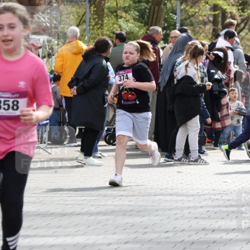 12.04.2026 - 45. Internationalen Wilhelmsburger Insellauf Strokosch-Dieckow http://msf.ph/oto/9492627 12.04.2026 14:51:16 Ziel 435, 1051, 544, 444, 868, 852, 358, 1072, 374 meine-sportfotos.de