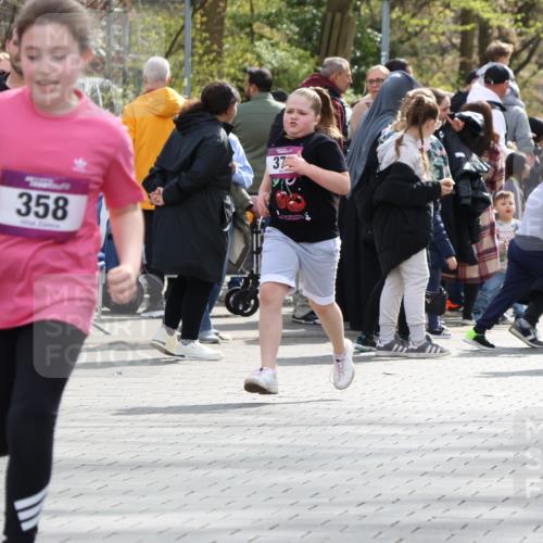 12.04.2026 - 45. Internationalen Wilhelmsburger Insellauf Strokosch-Dieckow http://msf.ph/oto/9492631 12.04.2026 14:51:16 Ziel 435, 1051, 544, 444, 868, 852, 358, 1072, 374 meine-sportfotos.de