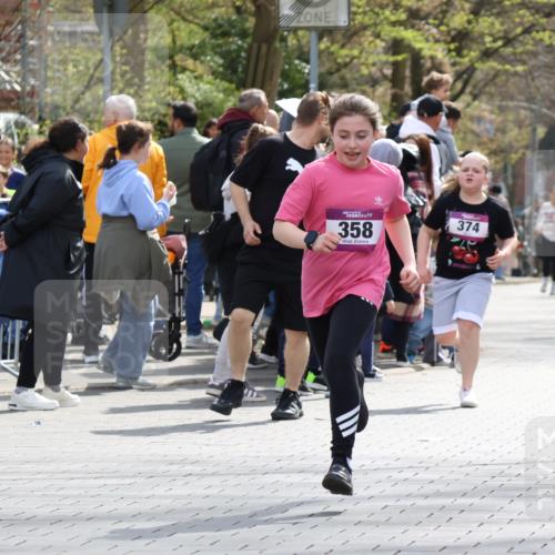 12.04.2026 - 45. Internationalen Wilhelmsburger Insellauf Strokosch-Dieckow http://msf.ph/oto/9492645 12.04.2026 14:51:15 Ziel 1843, 380, 435, 1051, 544, 444, 868, 852, 358, 1072, 374 meine-sportfotos.de