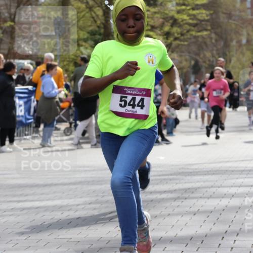 12.04.2026 - 45. Internationalen Wilhelmsburger Insellauf Strokosch-Dieckow http://msf.ph/oto/9492674 12.04.2026 14:51:12 Ziel 1054, 1843, 380, 435, 1051, 544, 444, 868, 852, 358, 1072 meine-sportfotos.de