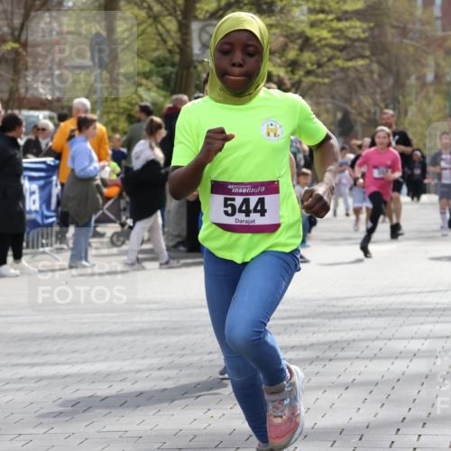 12.04.2026 - 45. Internationalen Wilhelmsburger Insellauf Strokosch-Dieckow http://msf.ph/oto/9492677 12.04.2026 14:51:12 Ziel 1054, 1843, 380, 435, 1051, 544, 444, 868, 852, 358, 1072 meine-sportfotos.de