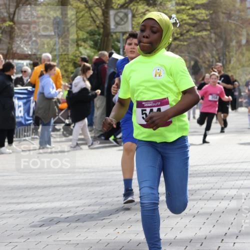 12.04.2026 - 45. Internationalen Wilhelmsburger Insellauf Strokosch-Dieckow http://msf.ph/oto/9492684 12.04.2026 14:51:12 Ziel 1054, 1843, 380, 435, 1051, 544, 444, 868, 852, 358, 1072 meine-sportfotos.de