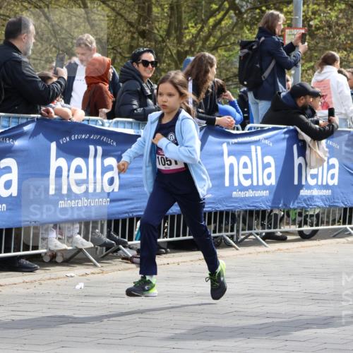 12.04.2026 - 45. Internationalen Wilhelmsburger Insellauf Strokosch-Dieckow http://msf.ph/oto/9492708 12.04.2026 14:51:10 Ziel 1054, 1843, 380, 435, 1051, 544, 444, 868, 852 meine-sportfotos.de
