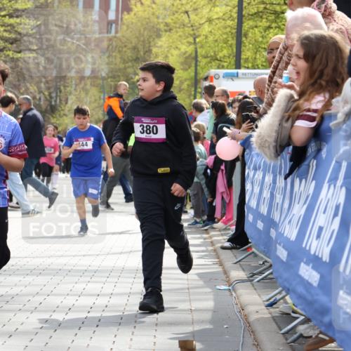 12.04.2026 - 45. Internationalen Wilhelmsburger Insellauf Strokosch-Dieckow http://msf.ph/oto/9492715 12.04.2026 14:51:07 Ziel 1047, 1074, 1054, 1843, 380, 435, 1051, 544, 444 meine-sportfotos.de