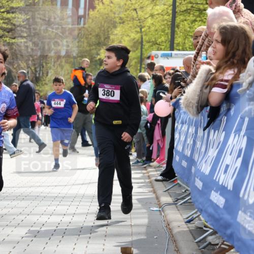 12.04.2026 - 45. Internationalen Wilhelmsburger Insellauf Strokosch-Dieckow http://msf.ph/oto/9492719 12.04.2026 14:51:07 Ziel 1047, 1074, 1054, 1843, 380, 435, 1051, 544, 444 meine-sportfotos.de