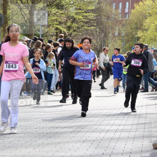 12.04.2026 - 45. Internationalen Wilhelmsburger Insellauf Strokosch-Dieckow http://msf.ph/oto/9492741 12.04.2026 14:51:06 Ziel 1042, 686, 536, 1047, 1074, 1054, 1843, 380, 435, 1051, 544 meine-sportfotos.de