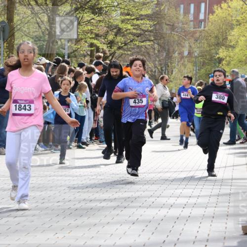 12.04.2026 - 45. Internationalen Wilhelmsburger Insellauf Strokosch-Dieckow http://msf.ph/oto/9492742 12.04.2026 14:51:06 Ziel 1042, 686, 536, 1047, 1074, 1054, 1843, 380, 435, 1051, 544 meine-sportfotos.de