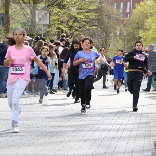 12.04.2026 - 45. Internationalen Wilhelmsburger Insellauf Strokosch-Dieckow http://msf.ph/oto/9492743 12.04.2026 14:51:05 Ziel 593, 1042, 686, 536, 1047, 1074, 1054, 1843, 380, 435, 1051 meine-sportfotos.de