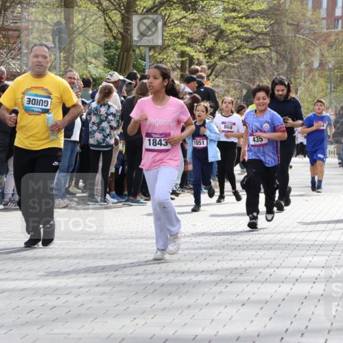 12.04.2026 - 45. Internationalen Wilhelmsburger Insellauf Strokosch-Dieckow http://msf.ph/oto/9492745 12.04.2026 14:51:05 Ziel 593, 1042, 686, 536, 1047, 1074, 1054, 1843, 380, 435, 1051 meine-sportfotos.de