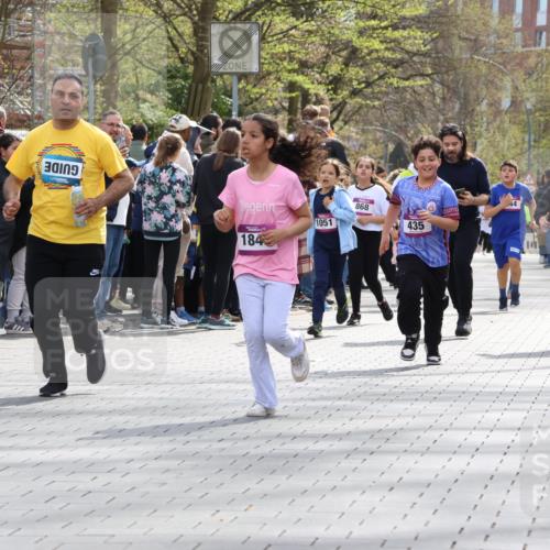 12.04.2026 - 45. Internationalen Wilhelmsburger Insellauf Strokosch-Dieckow http://msf.ph/oto/9492746 12.04.2026 14:51:04 Ziel 1052, 116, 593, 1042, 686, 536, 1047, 1074, 1054, 1843, 380, 435, 1051 meine-sportfotos.de