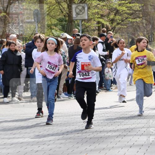 12.04.2026 - 45. Internationalen Wilhelmsburger Insellauf Strokosch-Dieckow http://msf.ph/oto/9492765 12.04.2026 14:50:57 Ziel 858, 531, 493, 1822, 495, 1041, 1052, 116, 593, 1042, 686, 536, 1047, 1074 meine-sportfotos.de