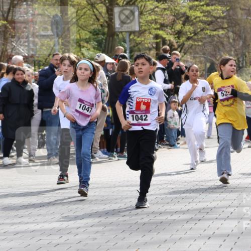 12.04.2026 - 45. Internationalen Wilhelmsburger Insellauf Strokosch-Dieckow http://msf.ph/oto/9492766 12.04.2026 14:50:57 Ziel 858, 531, 493, 1822, 495, 1041, 1052, 116, 593, 1042, 686, 536, 1047, 1074 meine-sportfotos.de