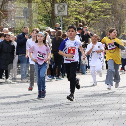 12.04.2026 - 45. Internationalen Wilhelmsburger Insellauf Strokosch-Dieckow http://msf.ph/oto/9492767 12.04.2026 14:50:57 Ziel 858, 531, 493, 1822, 495, 1041, 1052, 116, 593, 1042, 686, 536, 1047, 1074 meine-sportfotos.de