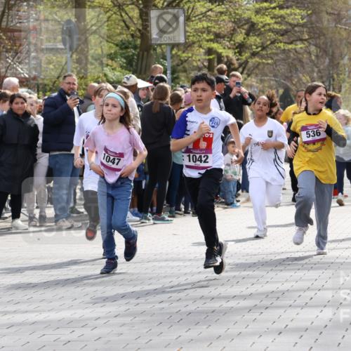12.04.2026 - 45. Internationalen Wilhelmsburger Insellauf Strokosch-Dieckow http://msf.ph/oto/9492768 12.04.2026 14:50:57 Ziel 858, 531, 493, 1822, 495, 1041, 1052, 116, 593, 1042, 686, 536, 1047, 1074 meine-sportfotos.de