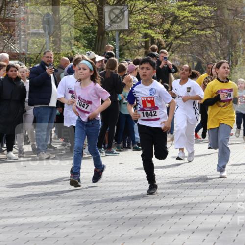 12.04.2026 - 45. Internationalen Wilhelmsburger Insellauf Strokosch-Dieckow http://msf.ph/oto/9492770 12.04.2026 14:50:57 Ziel 858, 531, 493, 1822, 495, 1041, 1052, 116, 593, 1042, 686, 536, 1047, 1074 meine-sportfotos.de