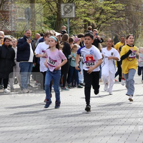 12.04.2026 - 45. Internationalen Wilhelmsburger Insellauf Strokosch-Dieckow http://msf.ph/oto/9492771 12.04.2026 14:50:57 Ziel 858, 531, 493, 1822, 495, 1041, 1052, 116, 593, 1042, 686, 536, 1047, 1074 meine-sportfotos.de