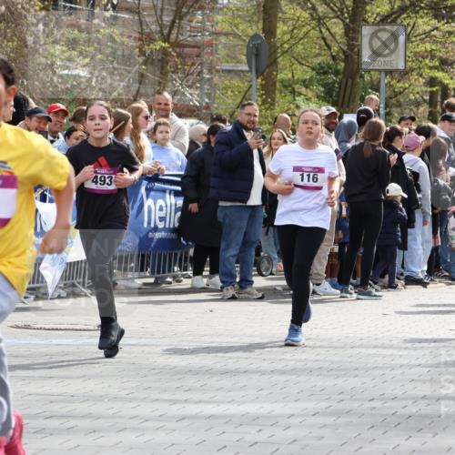 12.04.2026 - 45. Internationalen Wilhelmsburger Insellauf Strokosch-Dieckow http://msf.ph/oto/9492781 12.04.2026 14:50:52 Ziel 893, 455, 388, 663, 359, 858, 531, 493, 1822, 495, 1041, 1052, 116 meine-sportfotos.de