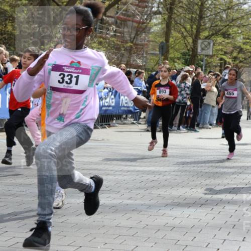 12.04.2026 - 45. Internationalen Wilhelmsburger Insellauf Strokosch-Dieckow http://msf.ph/oto/9492805 12.04.2026 14:50:44 Ziel 877, 1049, 1837, 609, 331, 626, 895, 357, 889, 408, 351, 893, 455, 388, 663, 359 meine-sportfotos.de