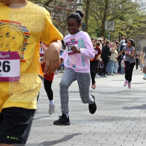 12.04.2026 - 45. Internationalen Wilhelmsburger Insellauf Strokosch-Dieckow http://msf.ph/oto/9492809 12.04.2026 14:50:43 Ziel 654, 420, 877, 1049, 1837, 609, 331, 626, 895, 357, 889, 408, 351, 893, 455, 388 meine-sportfotos.de