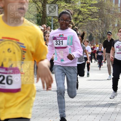 12.04.2026 - 45. Internationalen Wilhelmsburger Insellauf Strokosch-Dieckow http://msf.ph/oto/9492810 12.04.2026 14:50:43 Ziel 654, 420, 877, 1049, 1837, 609, 331, 626, 895, 357, 889, 408, 351, 893, 455, 388 meine-sportfotos.de